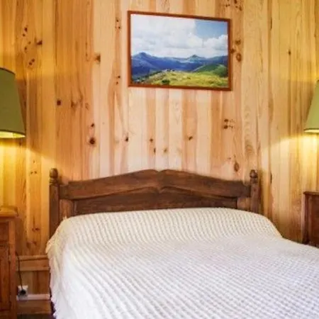 Hébergement de vacances Ancienne Maison De Ferme Avec Vue Montagne A *
